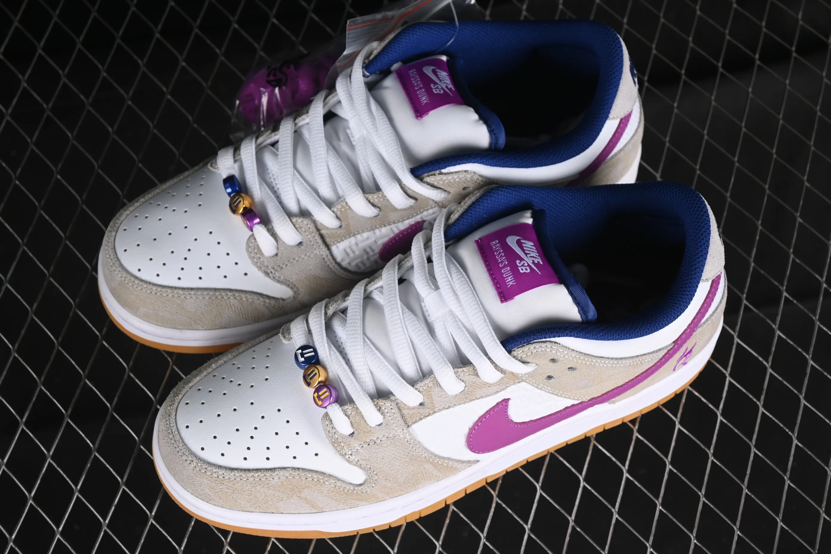 All categories Nk SB Dunk Series Nk SB Dunk Low low-top sneakers Rayssa Leal x Nk SB Dunk Low Brazilian skateboarding goddess joint model SB low-top casual sneakers FZ5251-001